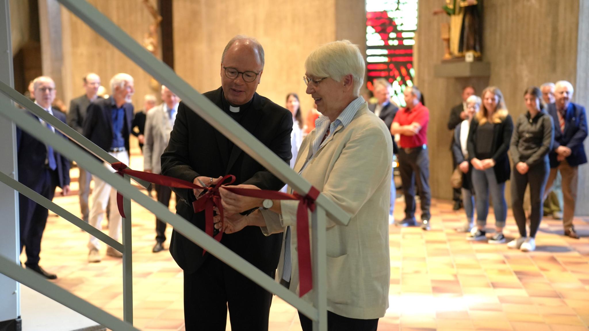 Bischof Ackermann und Monica Sinderhauf eröffnen das Depot