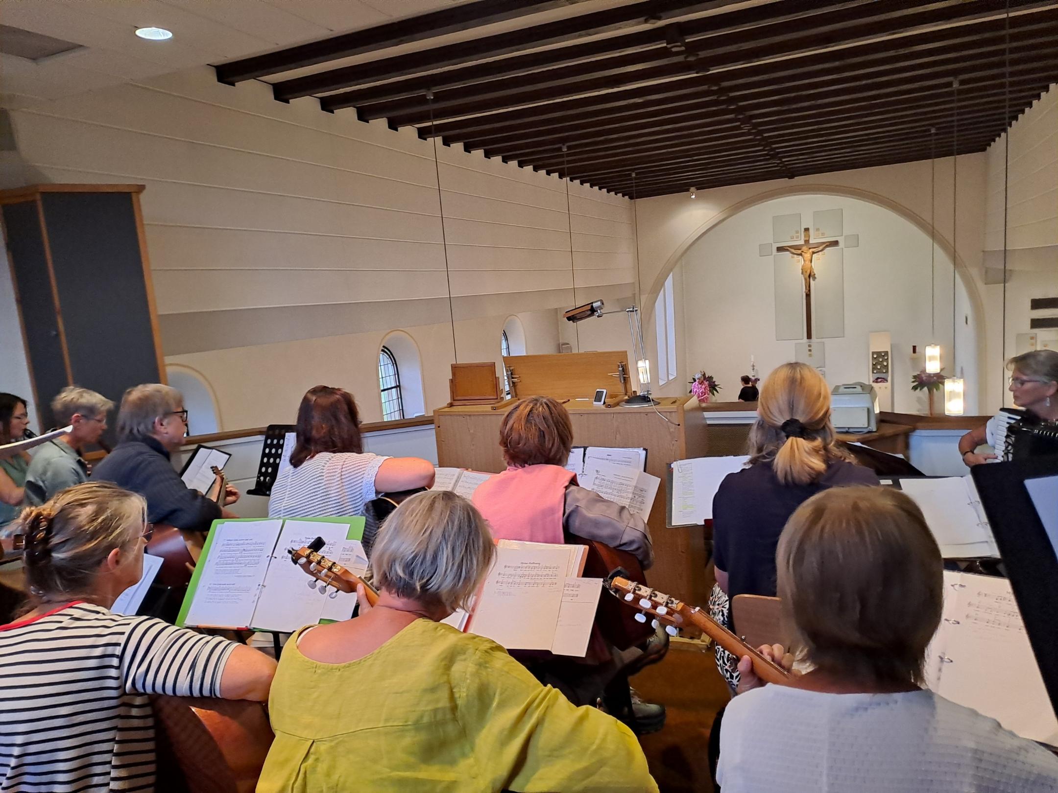 Das vierte Abendlob fand wetterbedingt in der katholischen Kirche Bosen statt. (c) Dr. Carola Fleck Das vierte Abendlob fand wetterbedingt in der katholischen Kirche Bosen statt.