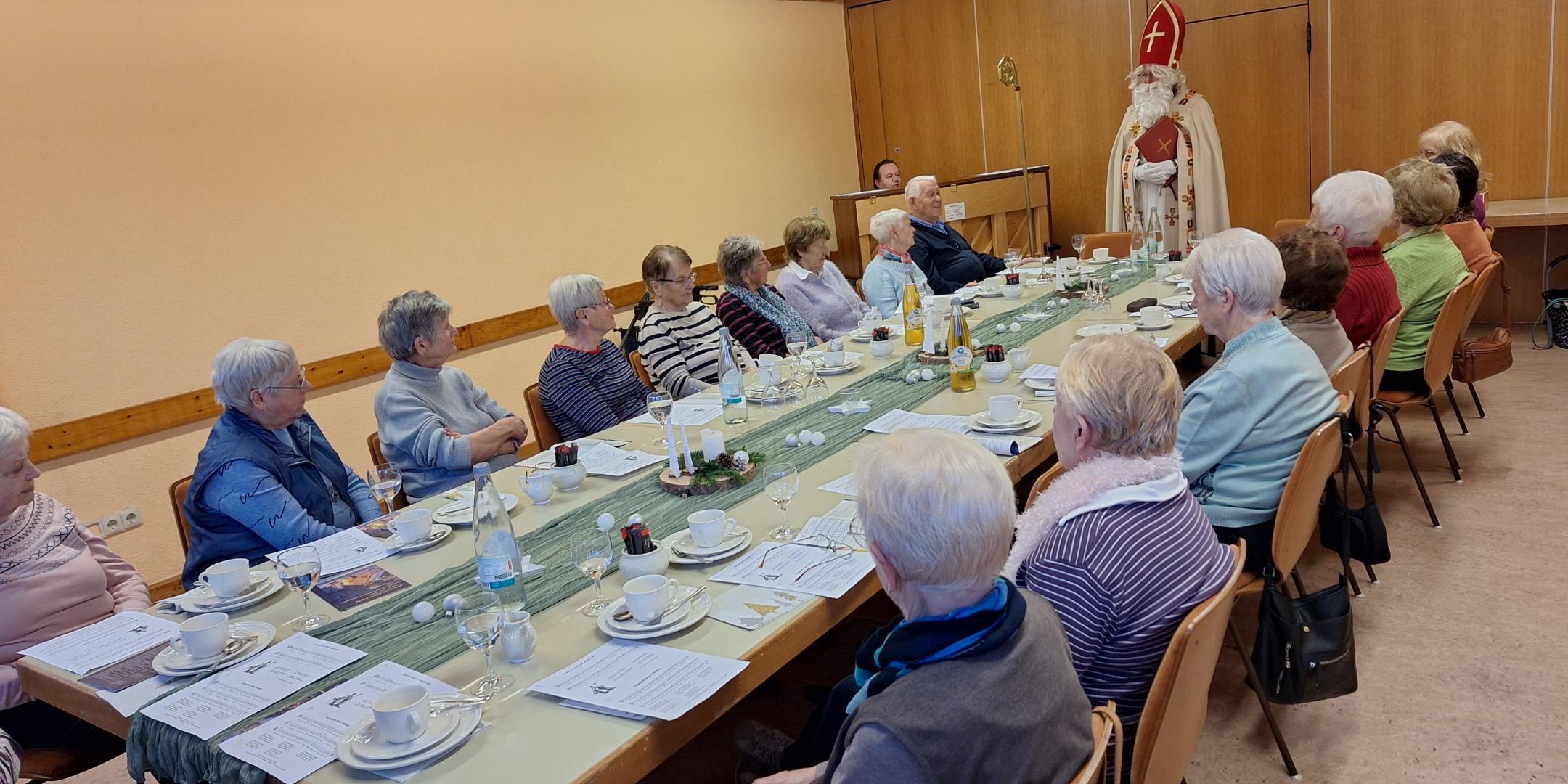 Nikolaus bei Kaffee + Mehr (c) Dr. Carola Fleck Nikolaus bei Kaffee + Mehr