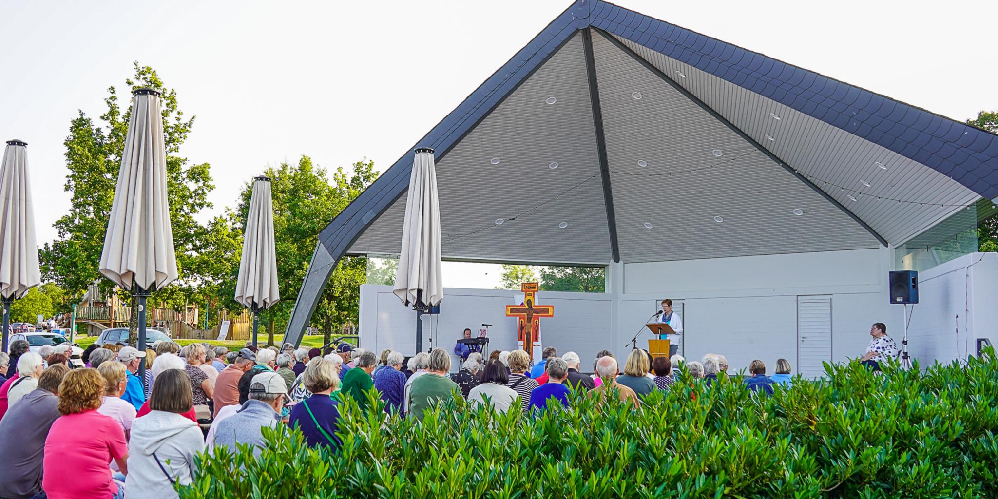 Eine schöne Atomsphäre bietet der Musikpavillion am Bostalsee (c) Anton Didas Eine schöne Atomsphäre bietet der Musikpavillion am Bostalsee