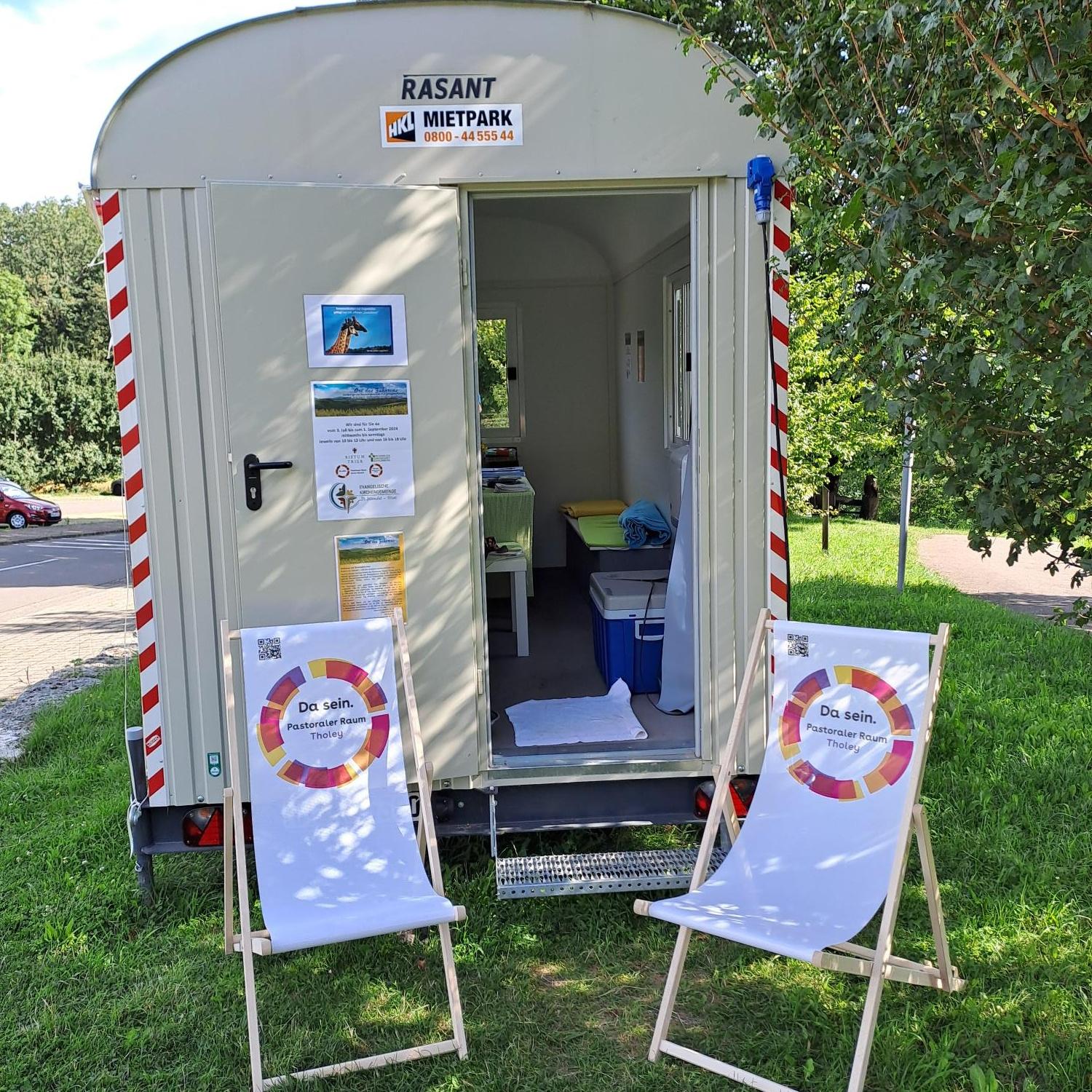 Unser Bauwagen am Schaumberg! -Ort des Zuhörens- während der Sommerferien.